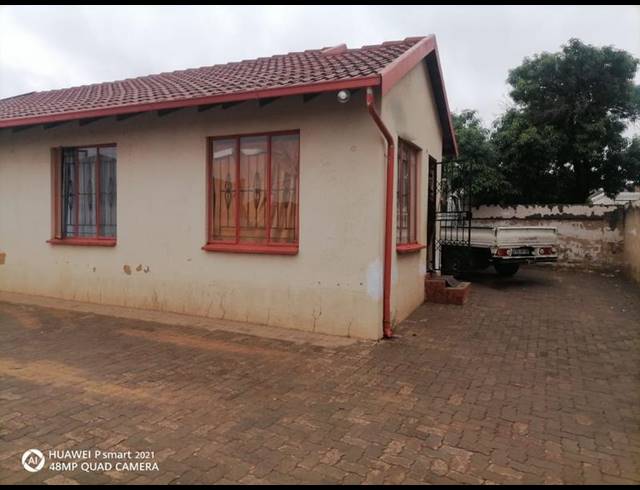 3 BEDROOM HOUSE FOR SALE IN CLAYVILLE